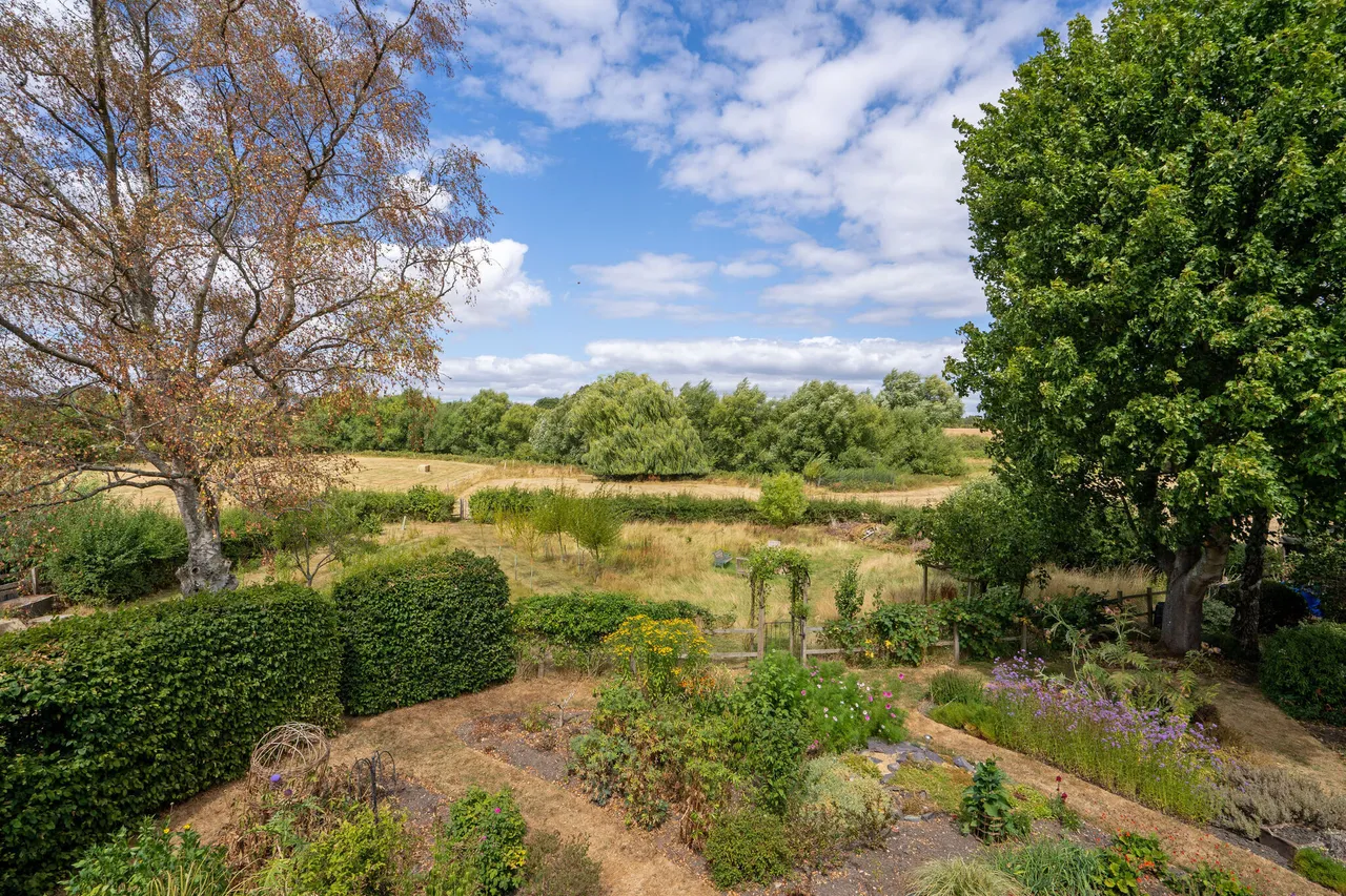 Isington Road, Isington, GU34, photo 2