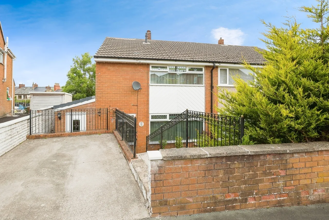 3 bed house for sale, Bryn Drive, Coedpoeth, LL11