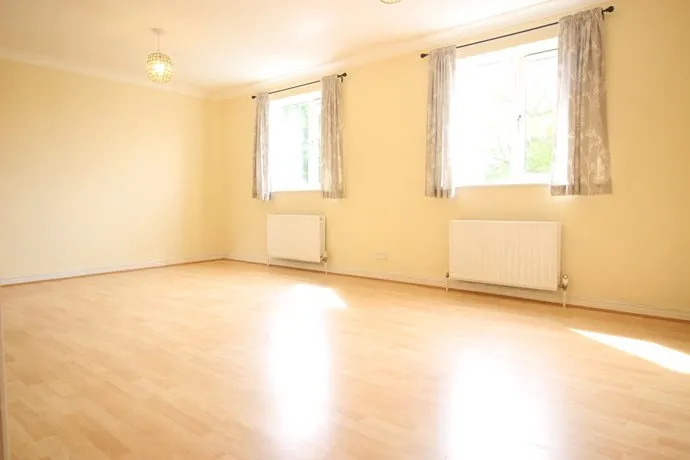 Knights Place, Redhill, RH1, photo 2