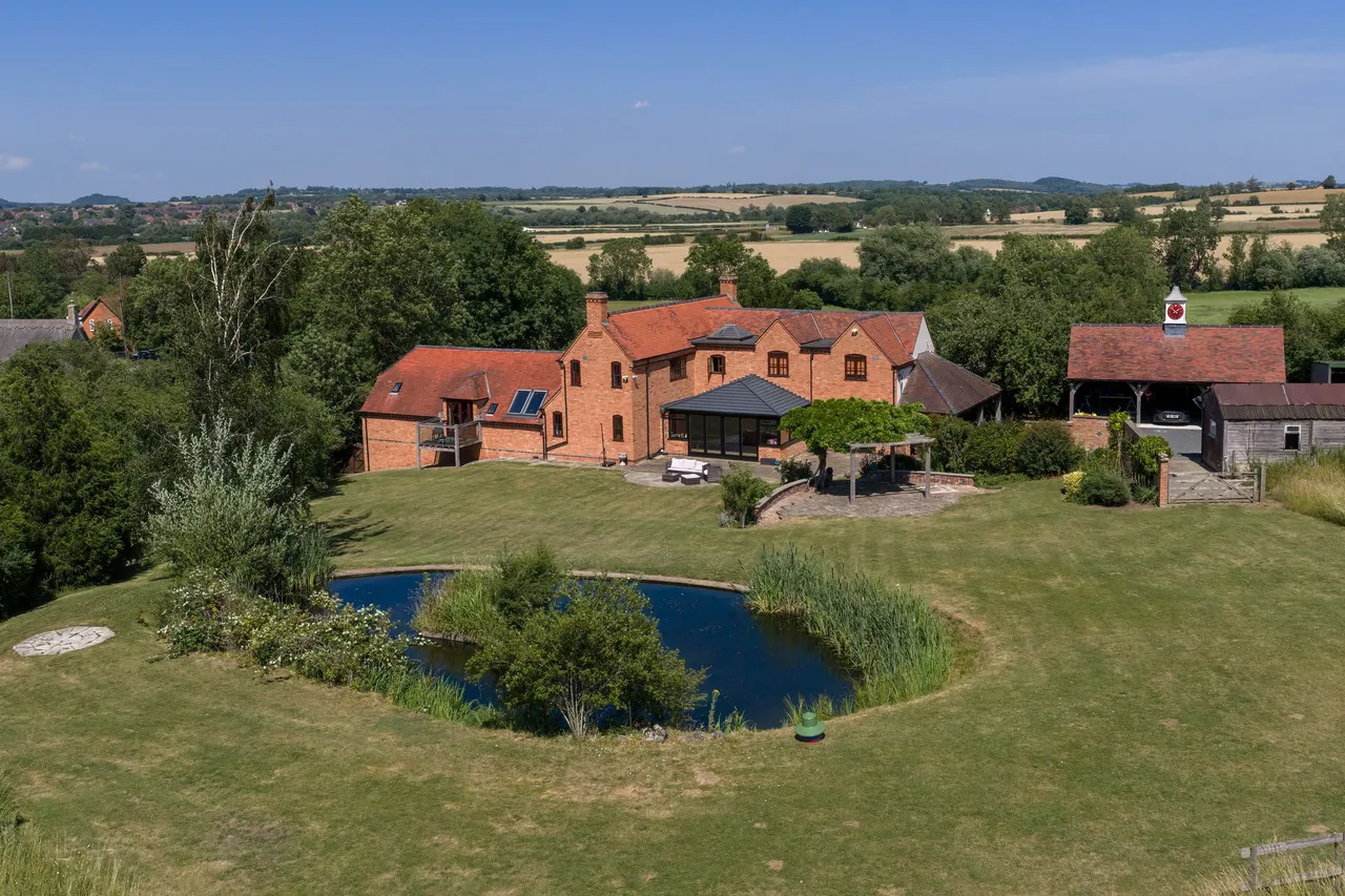 6 bed house for sale — Cleeve Road, Marlcliff, B50