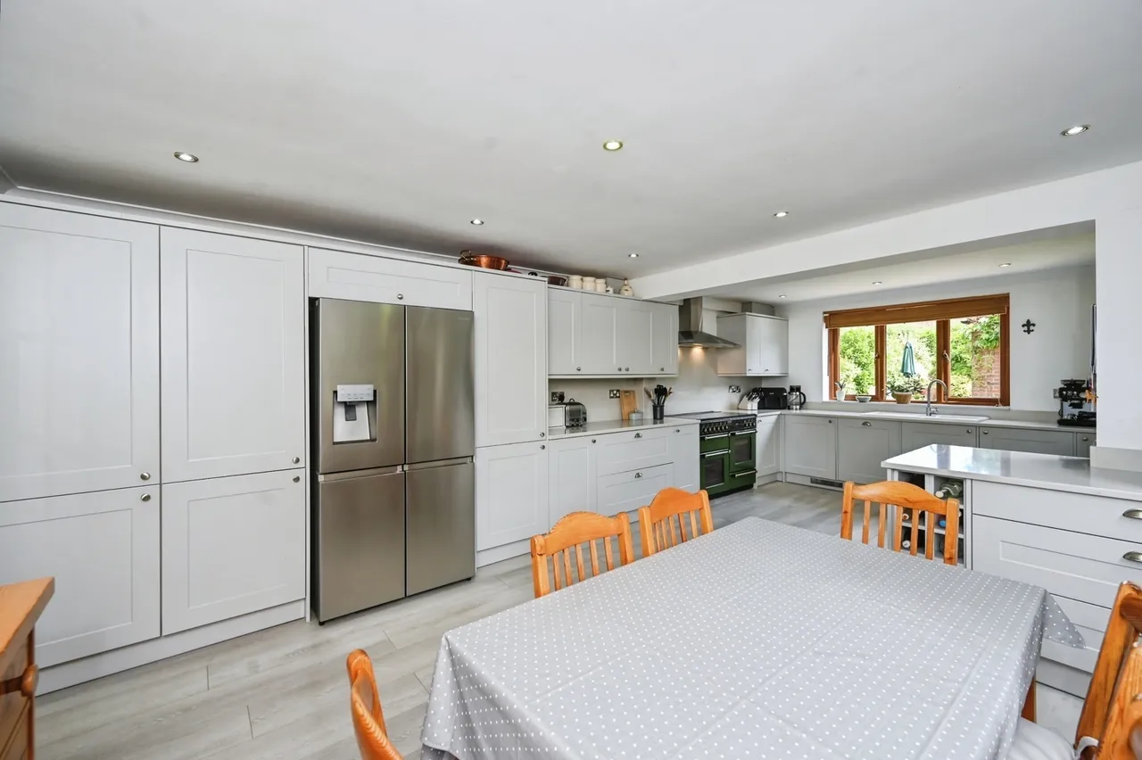 Cinnamon Lane, Fearnhead, WA2, photo 2