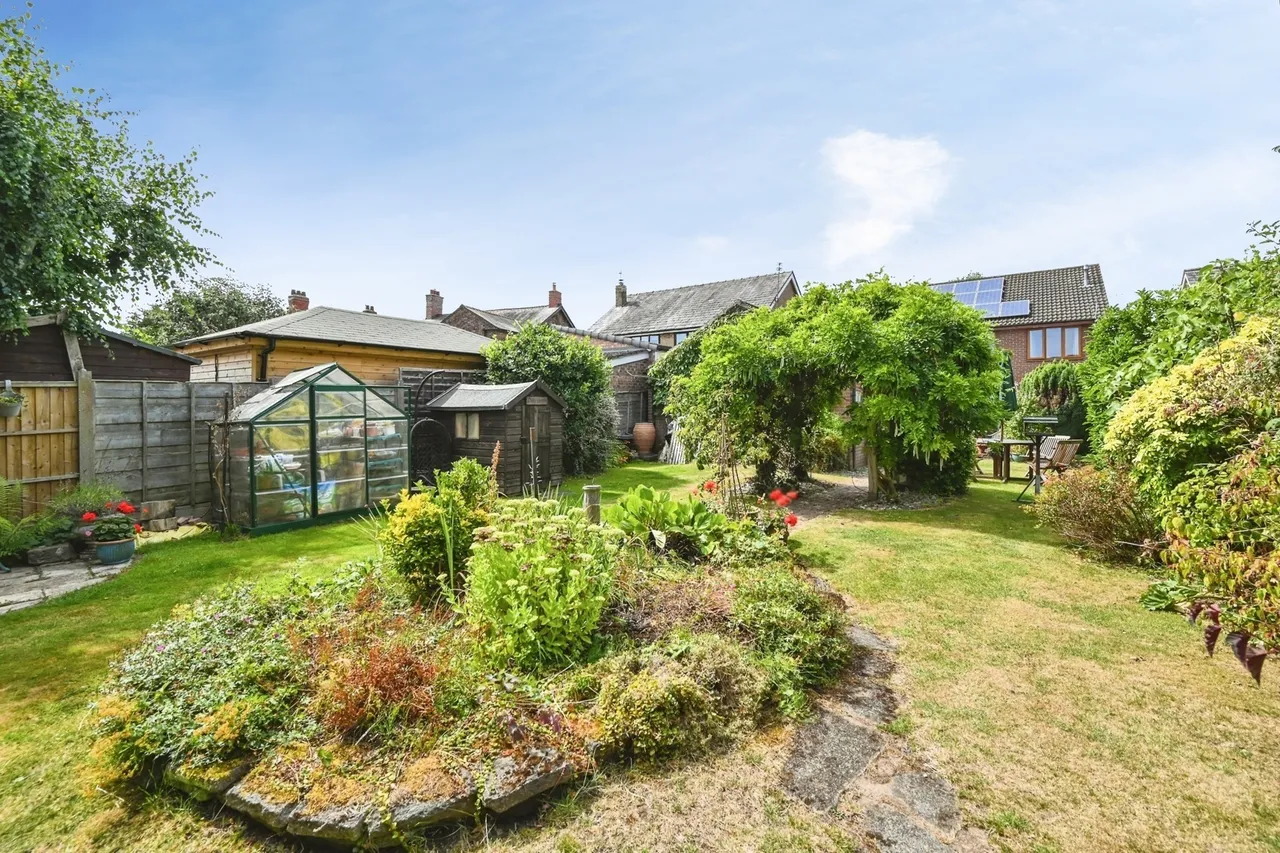 Cinnamon Lane, Fearnhead, WA2, photo 6