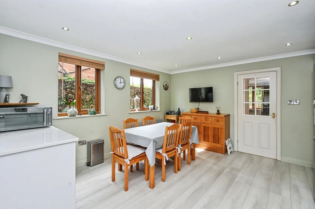 Cinnamon Lane, Fearnhead, WA2, photo 16