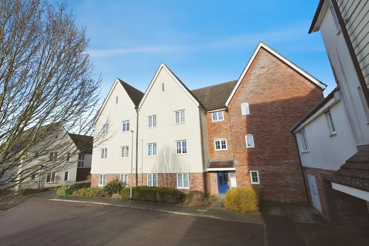 2 bed flat for sale — Mortymer Close, Little Canfield, Dunmow, Essex, CM6