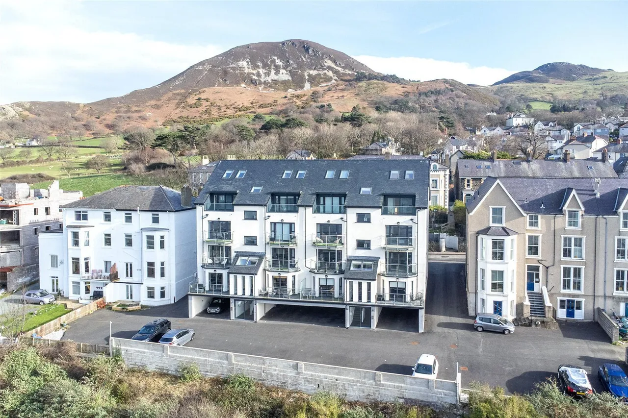 2 bed flat for sale, Conway Road, Penmaenmawr, LL34