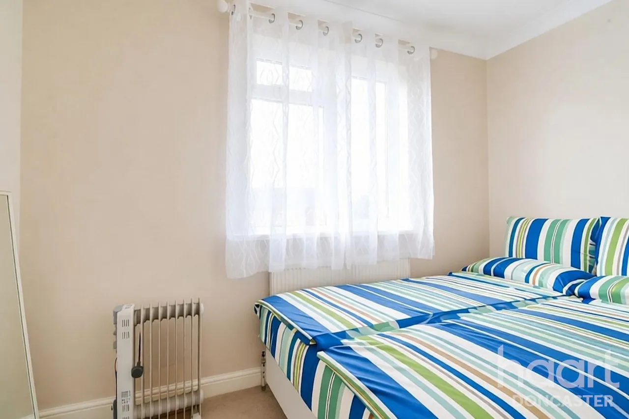 Grove Vale, Wheatley Hills, DN2, photo 15