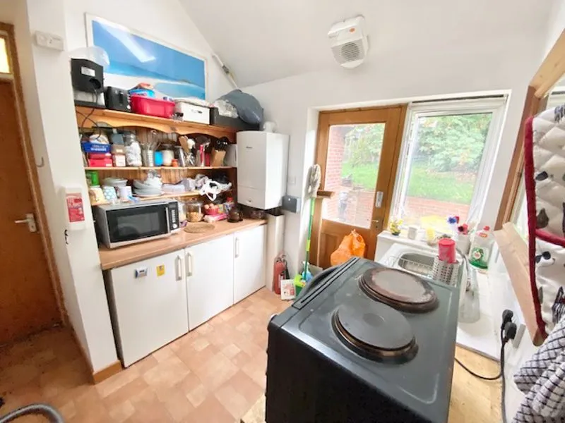 Rayners Avenue, Loudwater HP10 9SL, photo 10