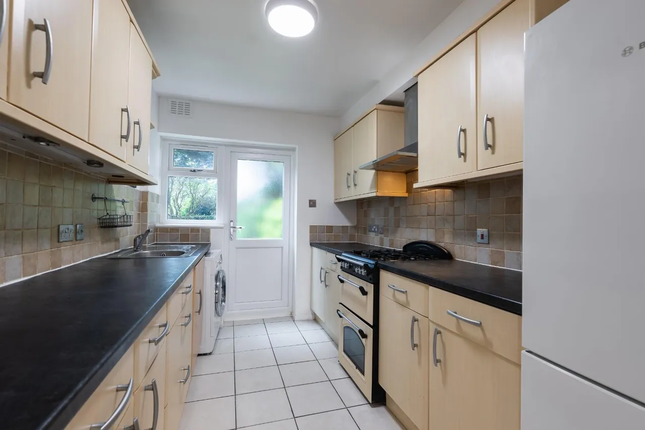 Harrow Road, Whitnash, photo 4
