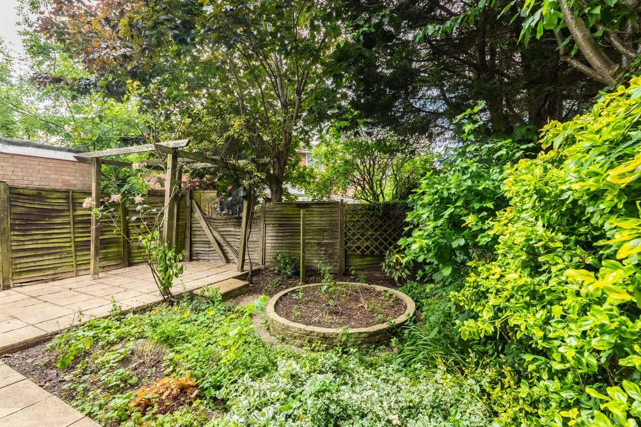 Harrow Road, Whitnash, photo 9
