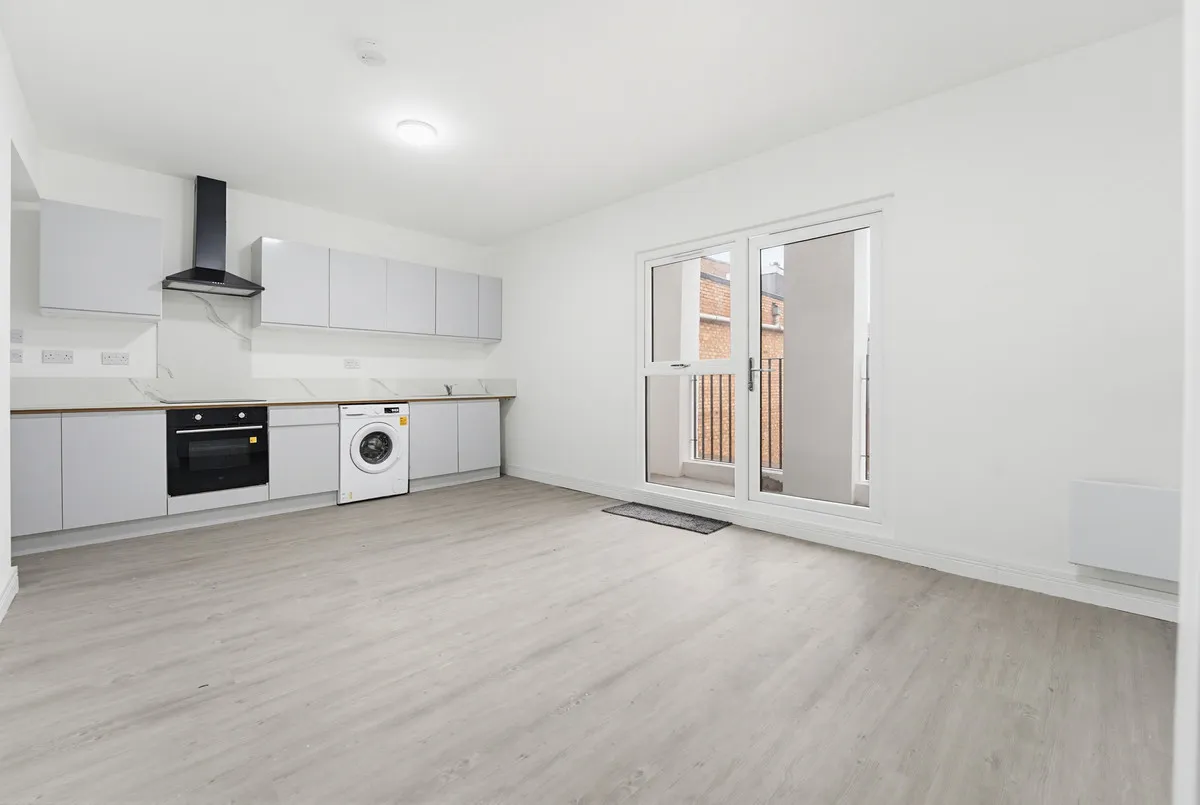 Queensway, Enfield, EN3, photo 2
