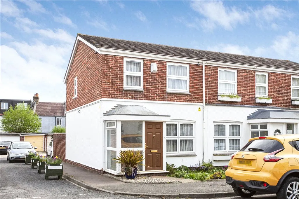 3 bed house for sale, St. Lukes Close, London, SE25