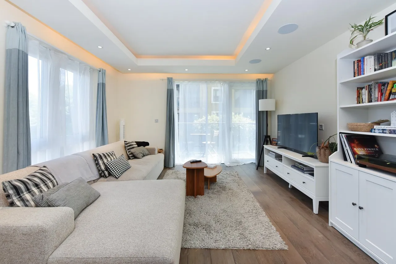 2 bed flat for sale, Distillery Wharf, Fulham Reach, W6