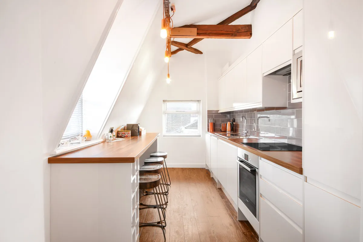 Hampton Court Road, KT8, photo 4
