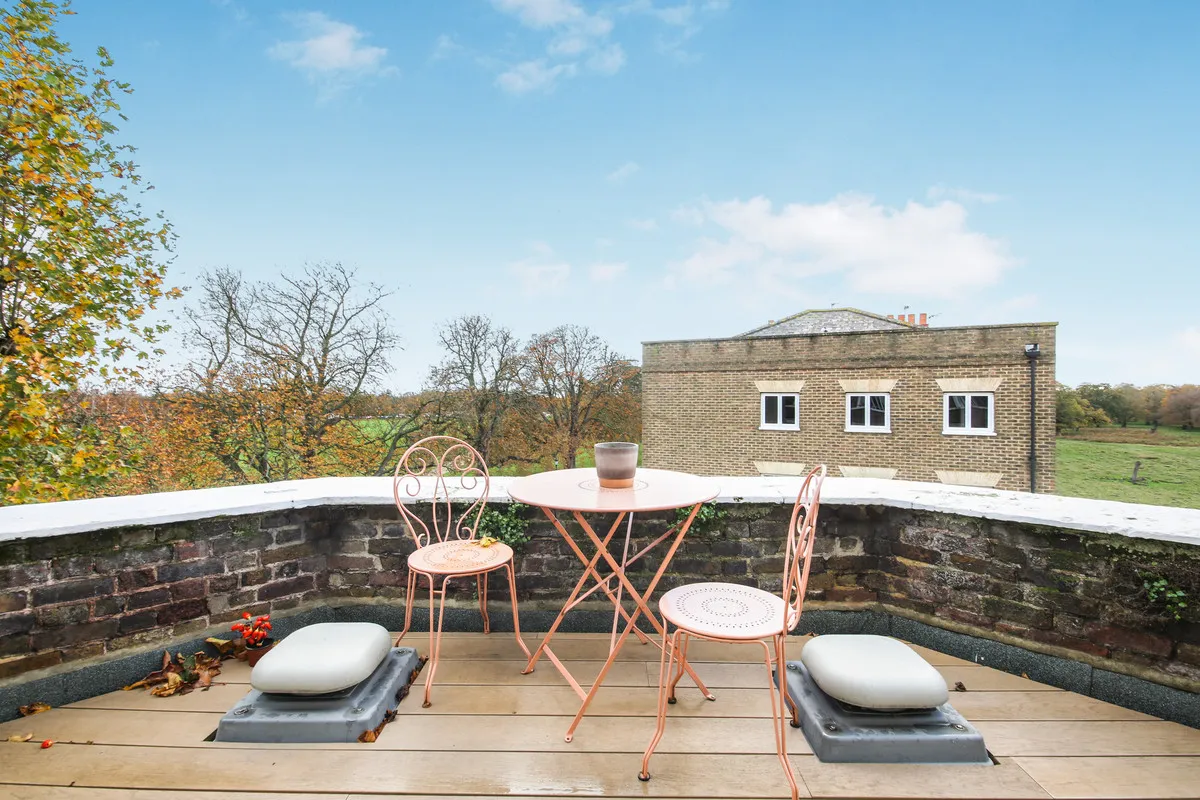 Hampton Court Road, KT8, photo 3
