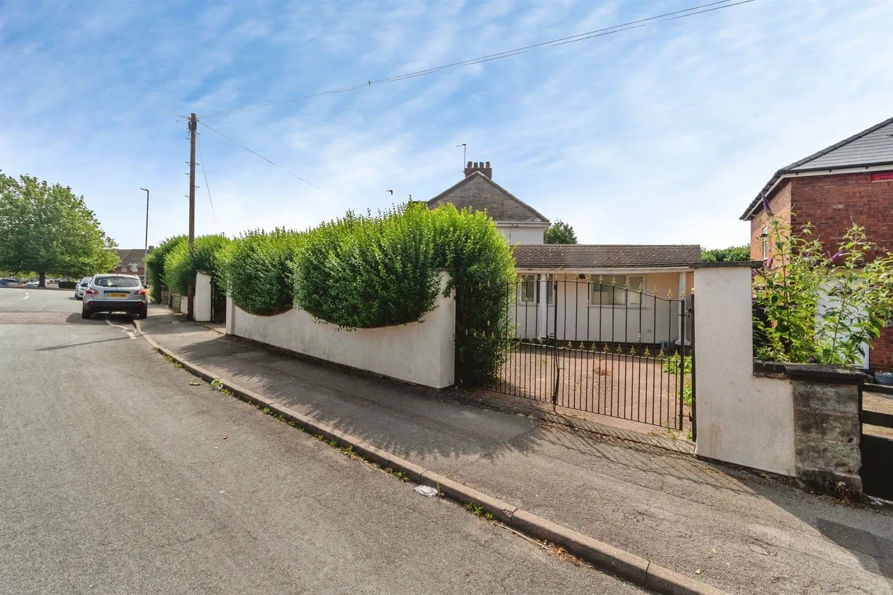 Oak Crescent, Walsall, WS3, photo 2