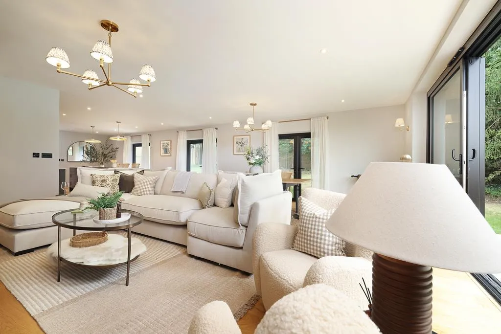Paddock Grove, Effingham, KT24, photo 8