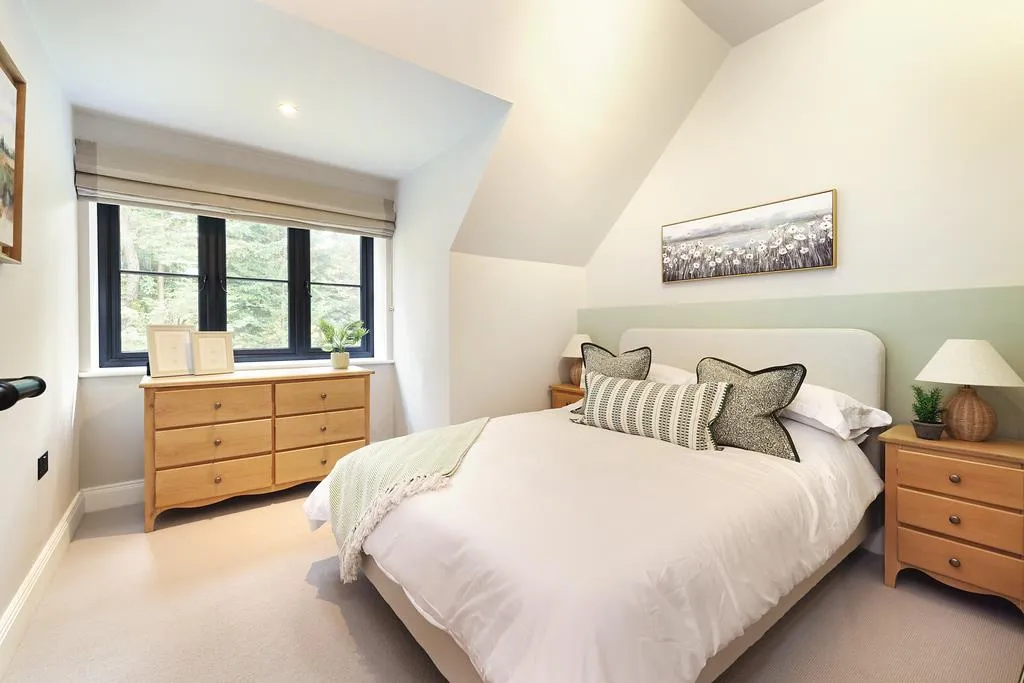 Paddock Grove, Effingham, KT24, photo 16