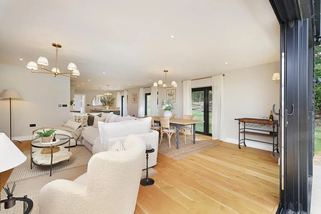 Paddock Grove, Effingham, KT24, photo 9