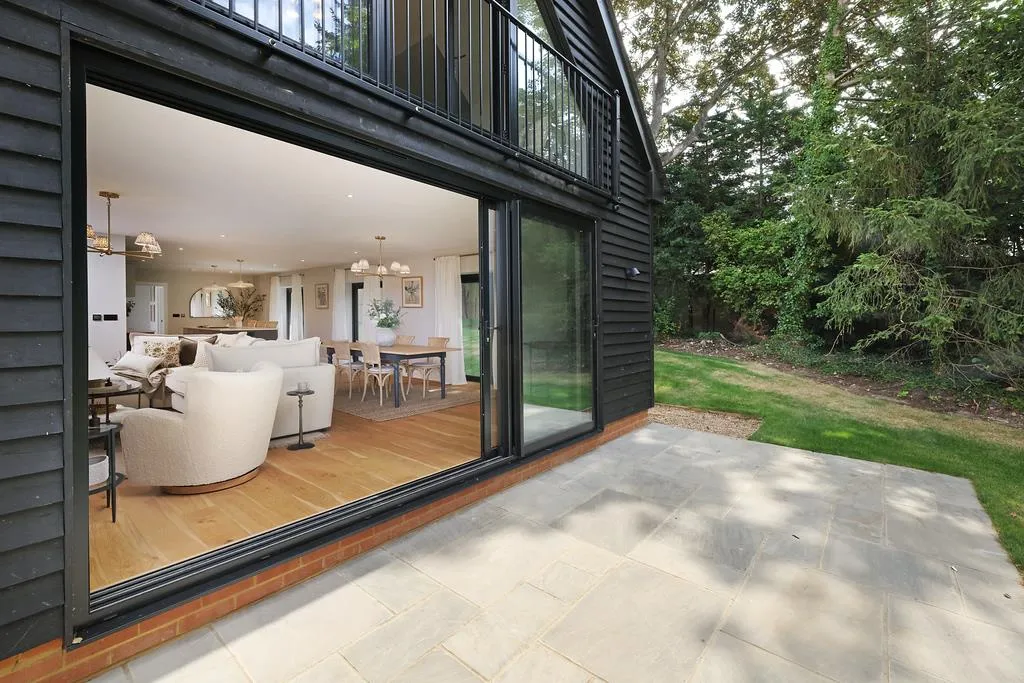 Paddock Grove, Effingham, KT24, photo 10