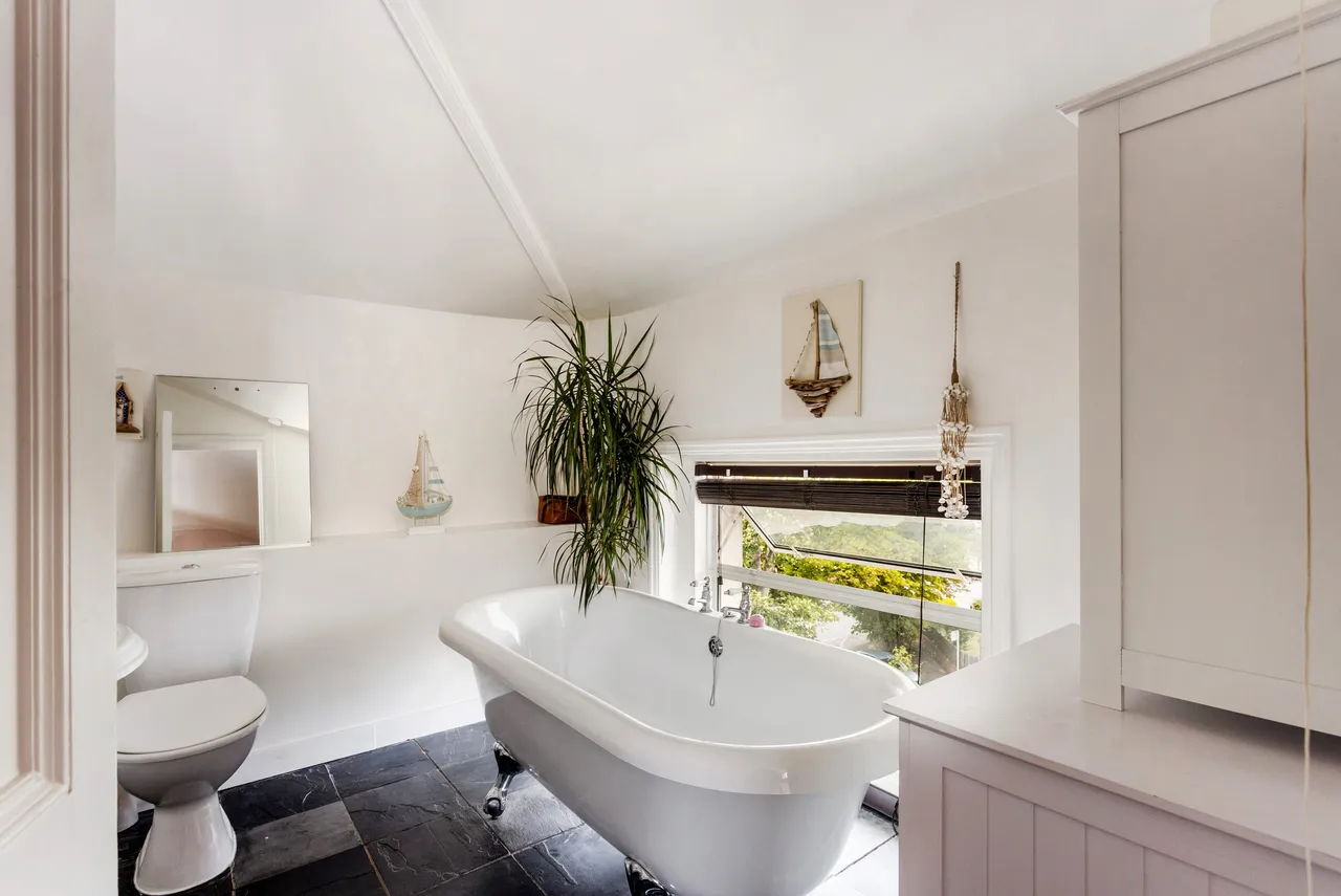 Warden Hill Road, GL51, photo 7