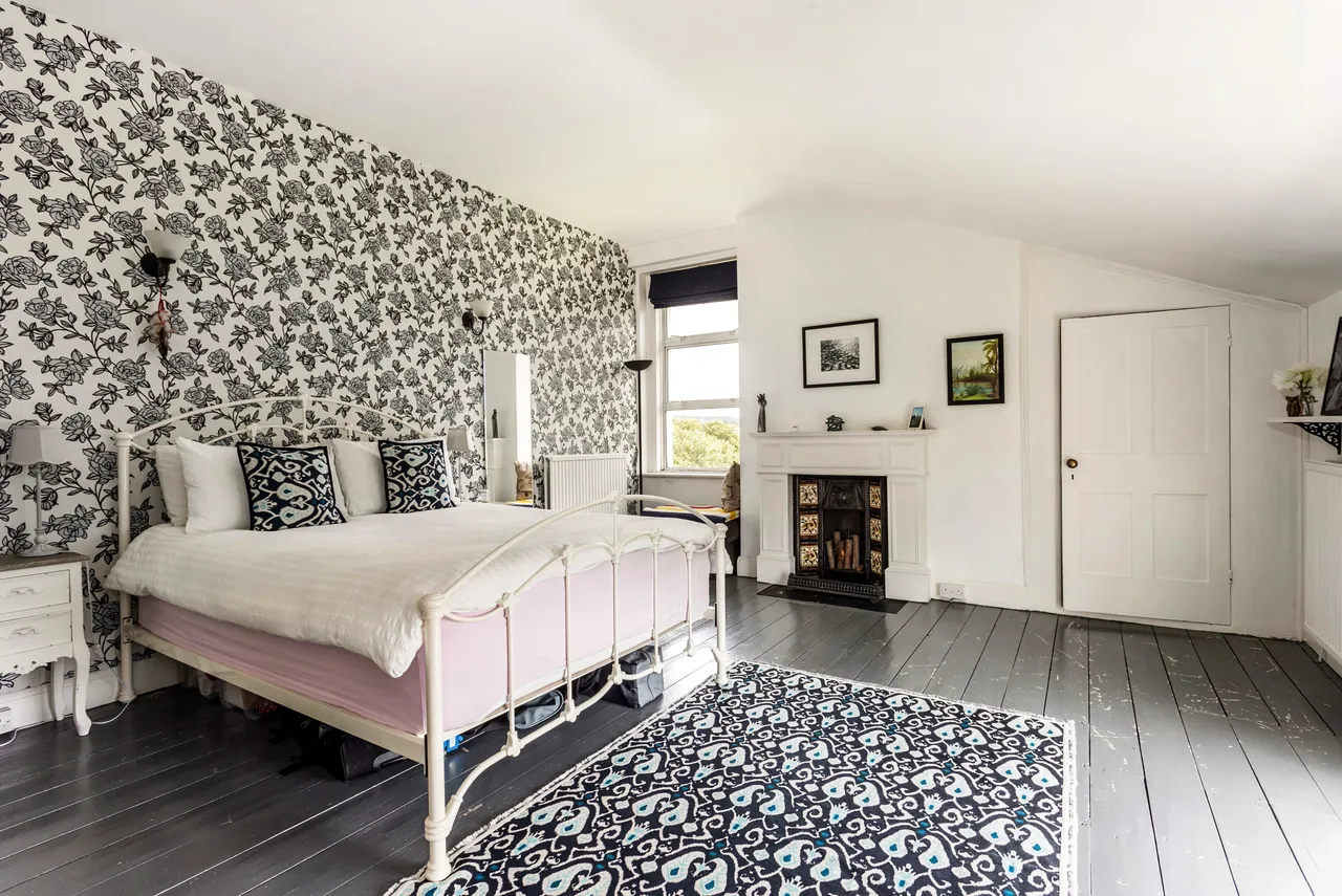 Warden Hill Road, GL51, photo 5