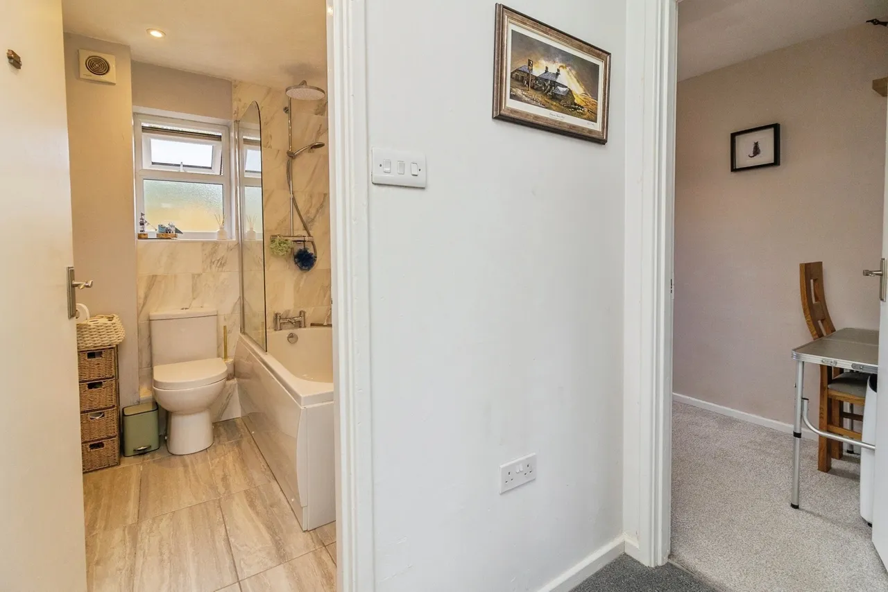 Perracombe, Furzton, Milton Keynes, Buckinghamshire, MK4, photo 13