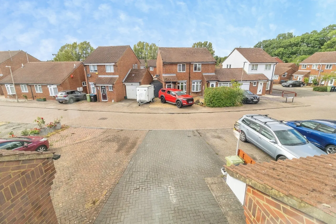 Perracombe, Furzton, Milton Keynes, Buckinghamshire, MK4, photo 15