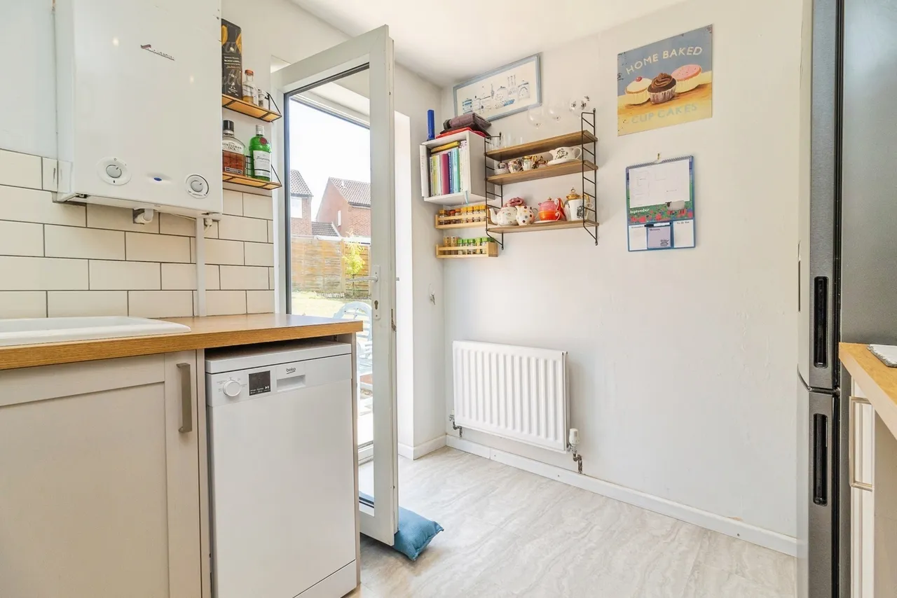Perracombe, Furzton, Milton Keynes, Buckinghamshire, MK4, photo 6