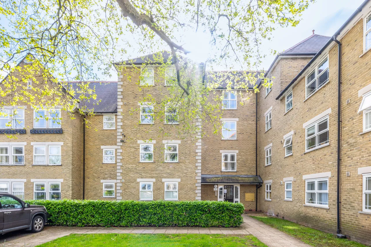2 bed flat for sale — 30 Stott Close, London