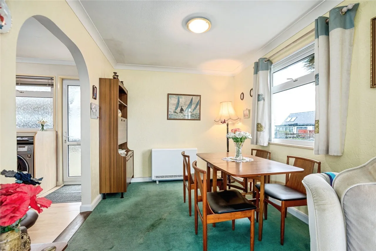 Renfrew Drive, Ynyslas, SY24, photo 9