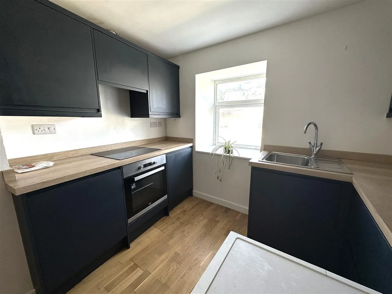 2 bed flat to rent, Fore Street, Brixham