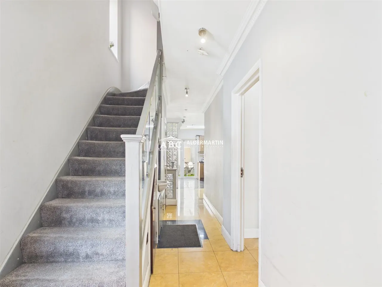 St. Margarets Road, Edgware, photo 14