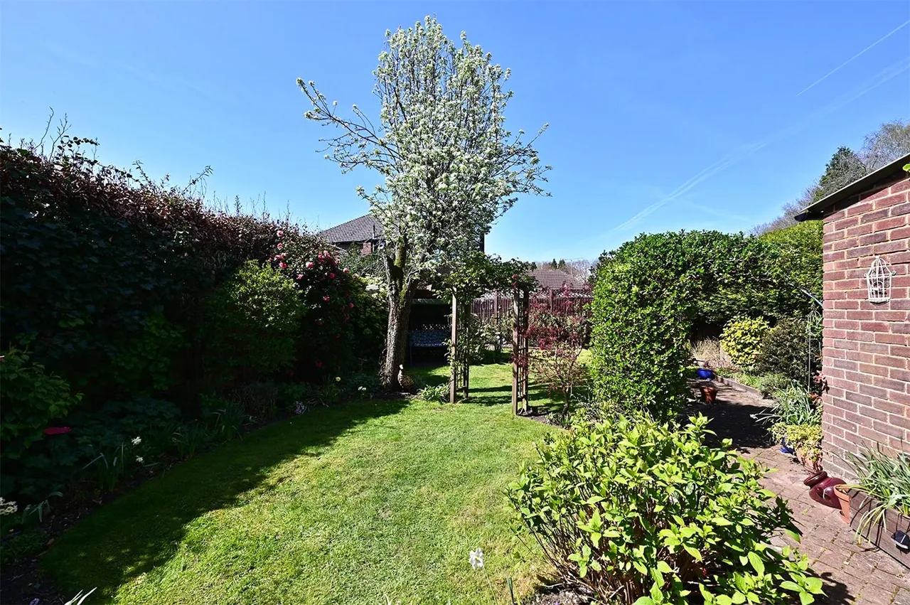 Greenways, Fleet, Hampshire, GU52 7XF, photo 13