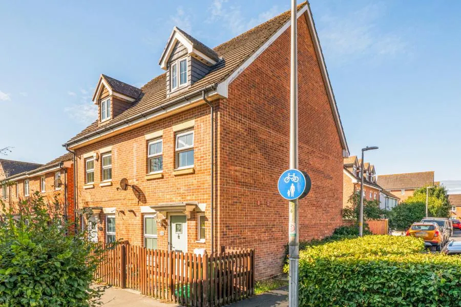 3 bed house for sale, Urquhart Road, Thatcham, RG19
