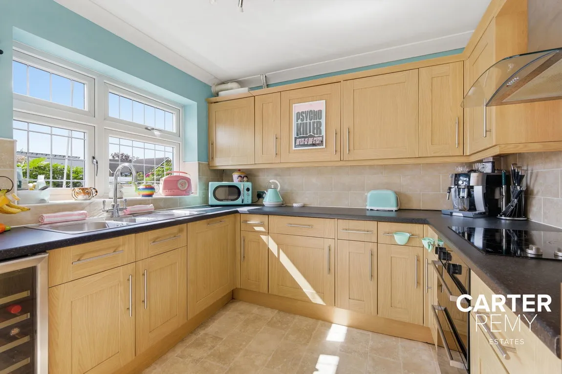 Larkswood Road, Corringham, Stanford-le-hope, SS17 9DD, photo 5