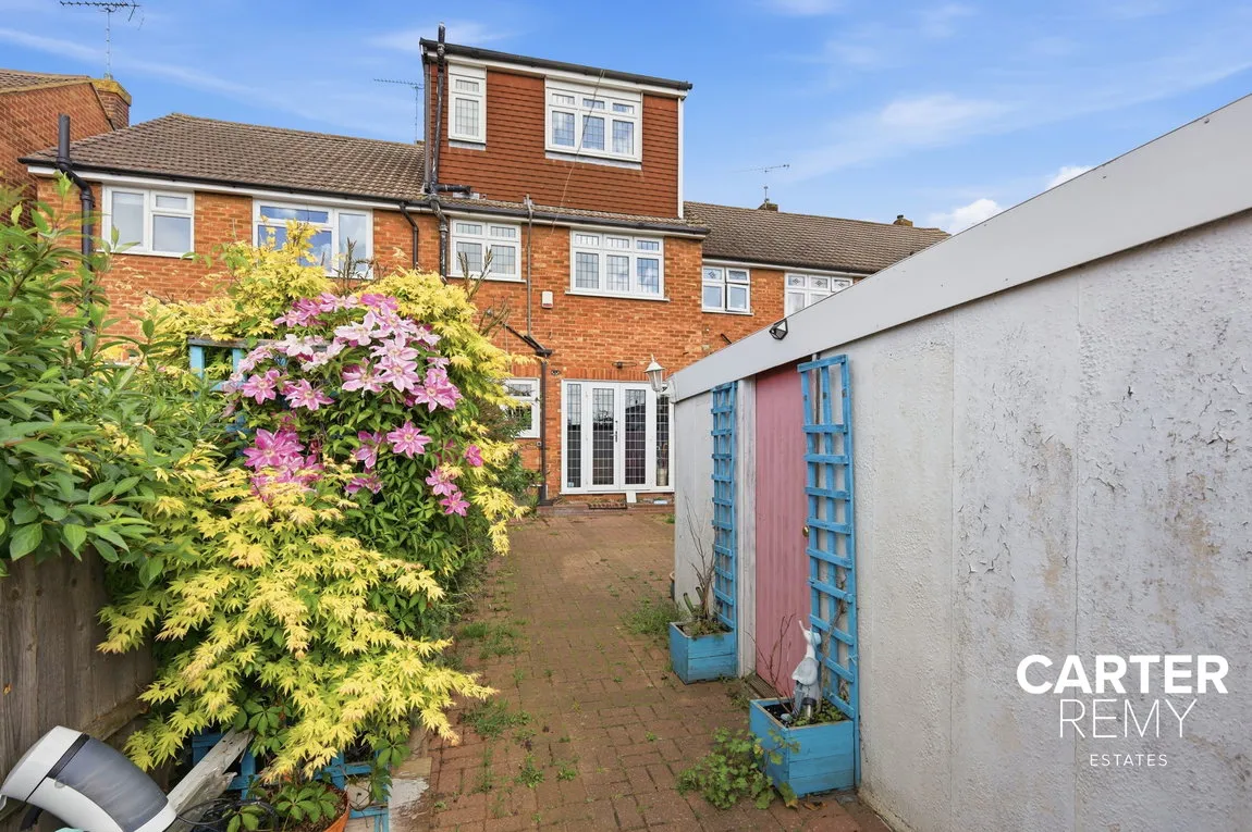 Larkswood Road, Corringham, Stanford-le-hope, SS17 9DD, photo 4