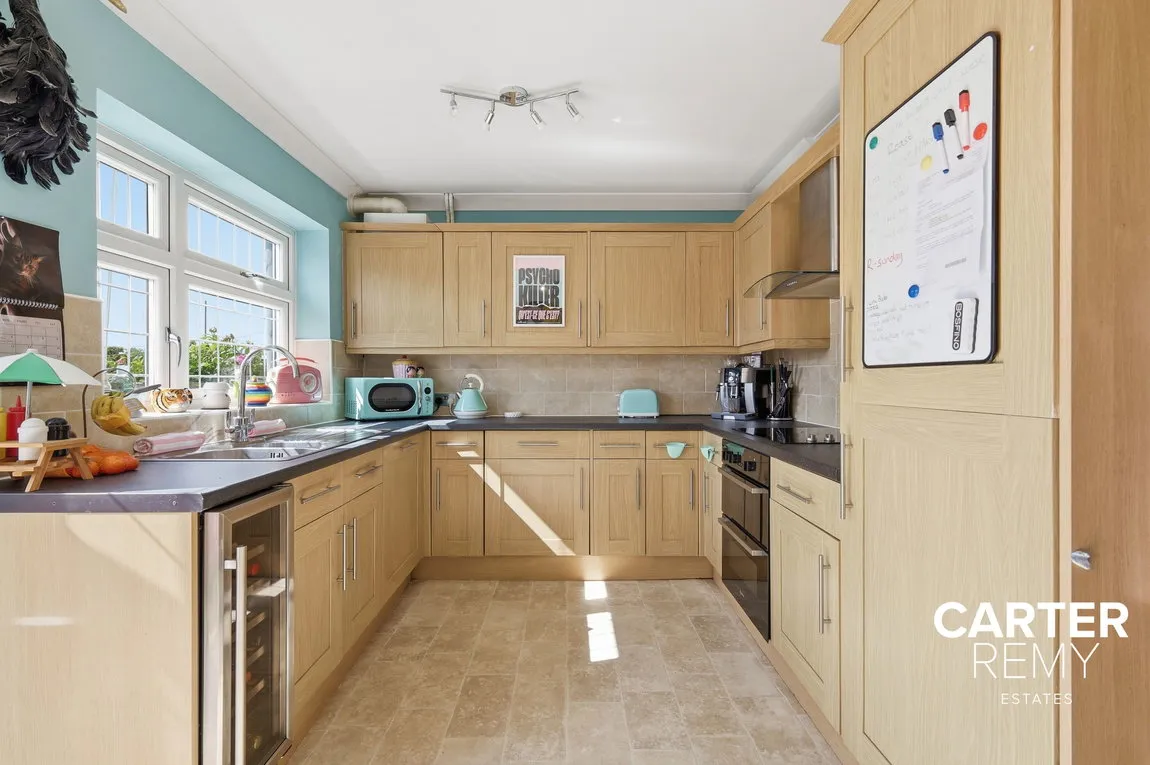 Larkswood Road, Corringham, Stanford-le-hope, SS17 9DD, photo 6