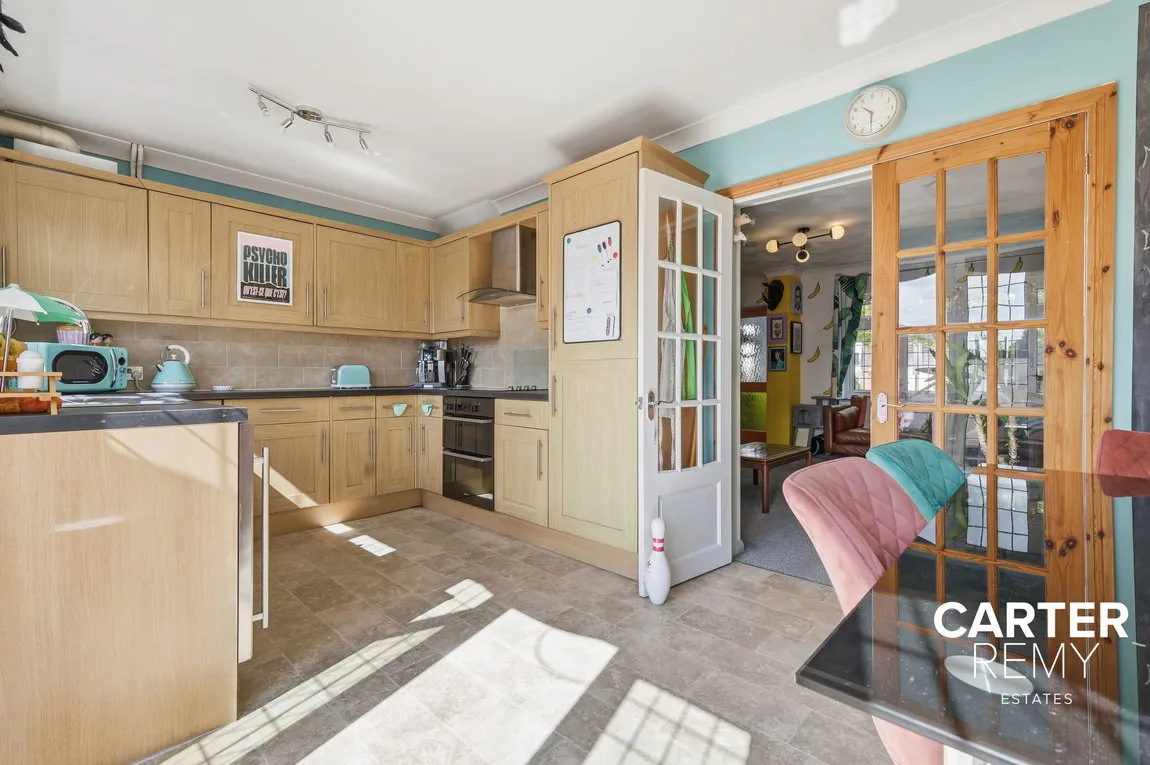 Larkswood Road, Corringham, Stanford-le-hope, SS17 9DD, photo 2