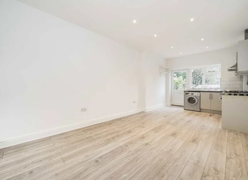Northfield Avenue, West Ealing, W13, photo 2
