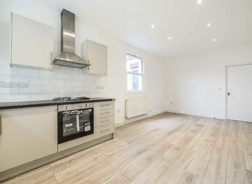 Northfield Avenue, West Ealing, W13, photo 3