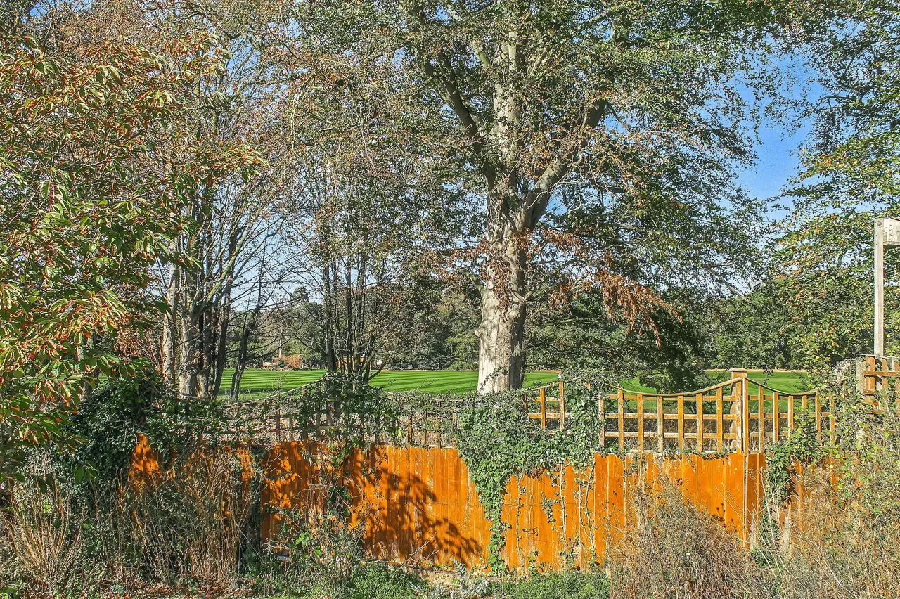 Detached Bungalow a Short Walk from H, photo 8