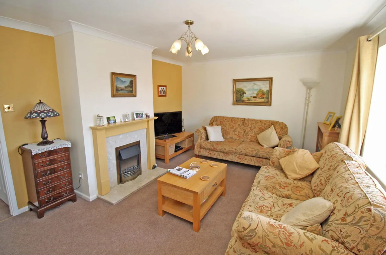 Detached Bungalow a Short Walk from H, photo 2