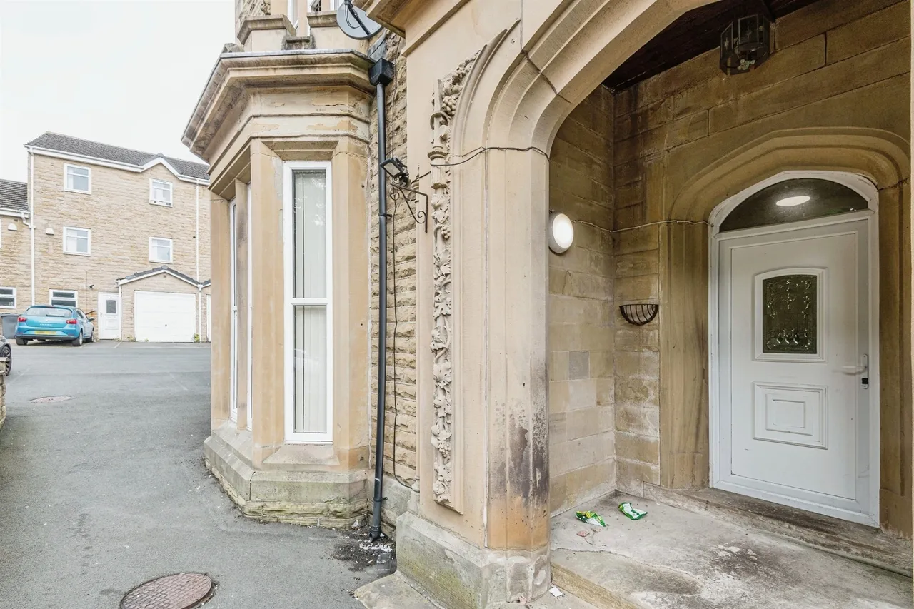 Redwing Crescent, Milnsbridge, Huddersfield, photo 9