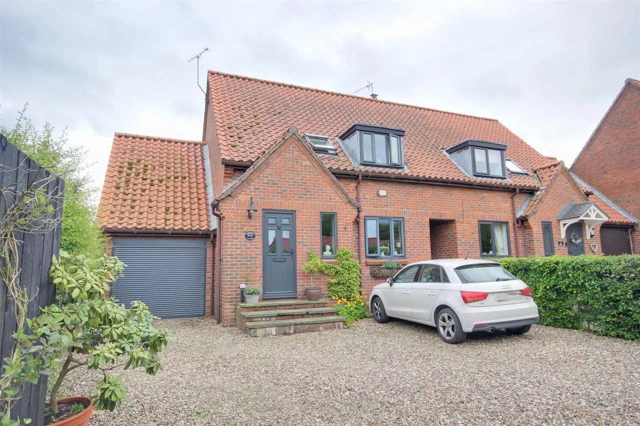 4 bed house for sale — Queens Mead, Lund, Driffield