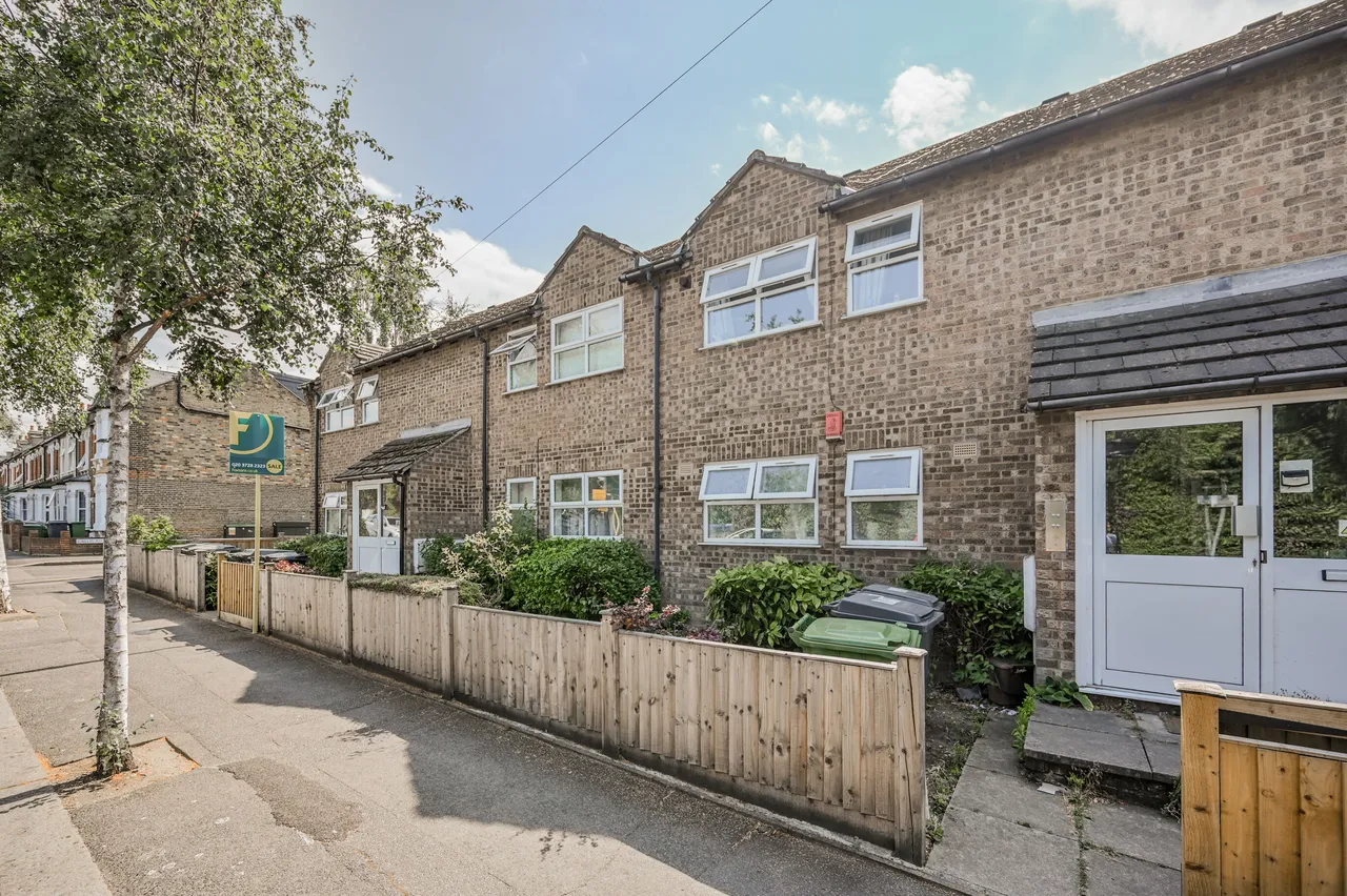 London, E17, photo 2