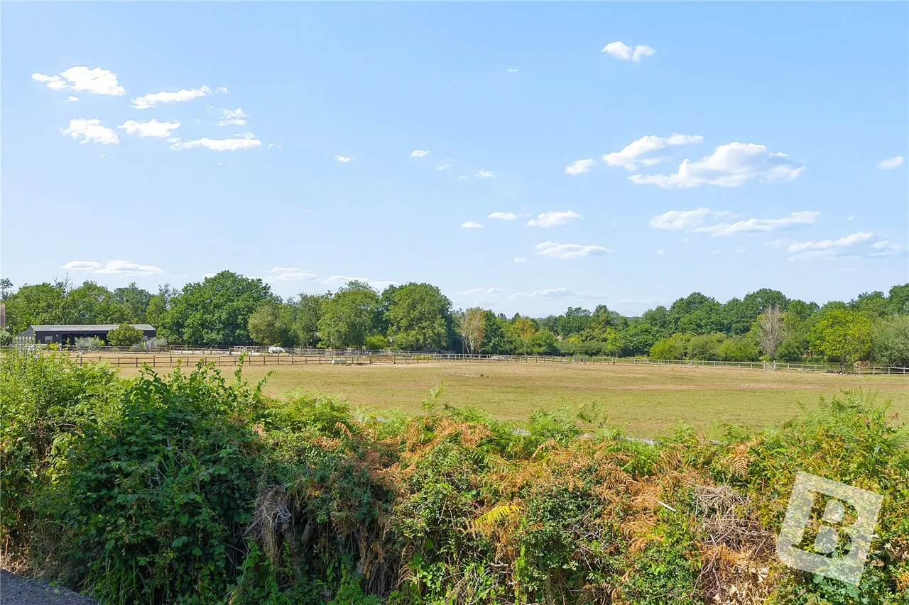 Crow Green Lane, Pilgrims Hatch, CM15, photo 2