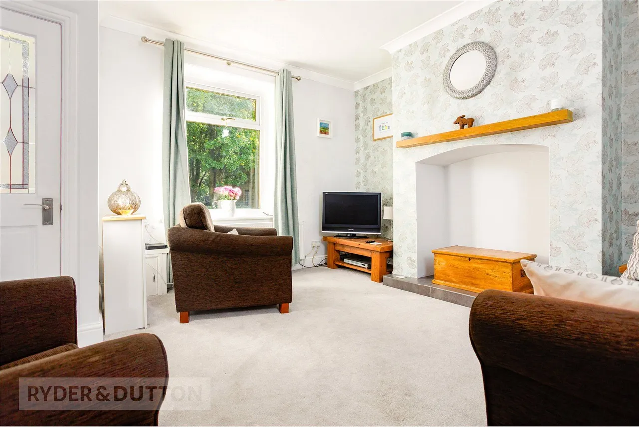 Huddersfield Road, Diggle, OL3, photo 2
