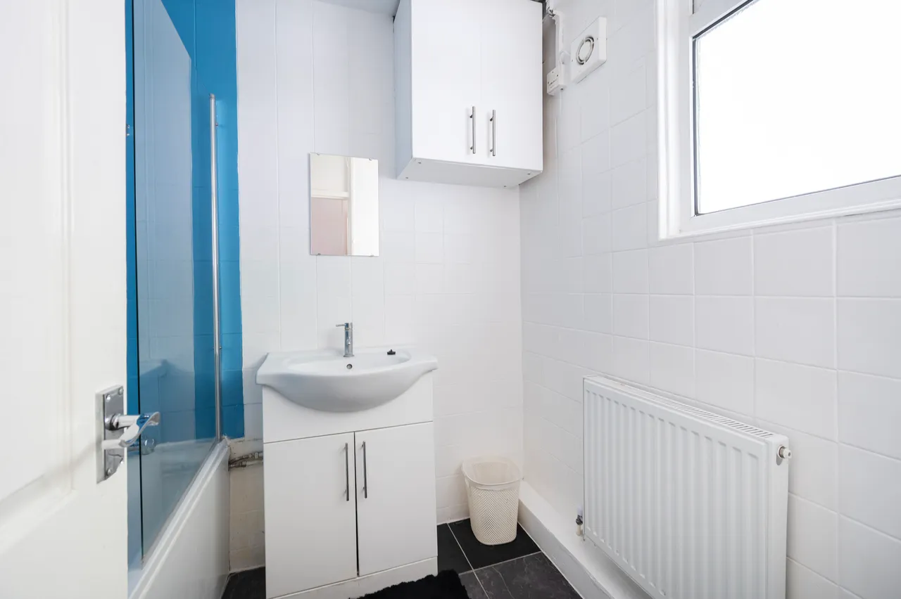 25 Butfield House, Stevens Avenue, London, photo 4
