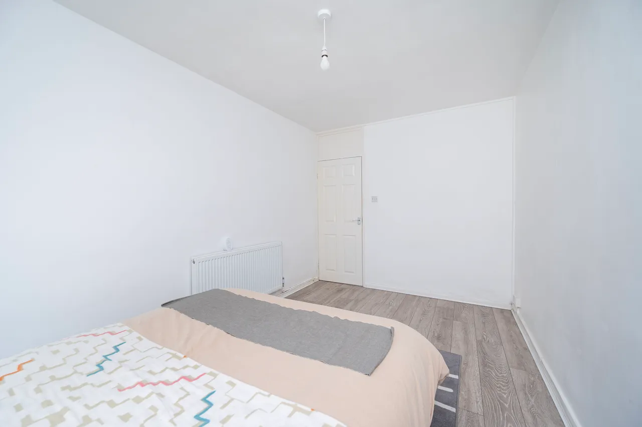 25 Butfield House, Stevens Avenue, London, photo 7