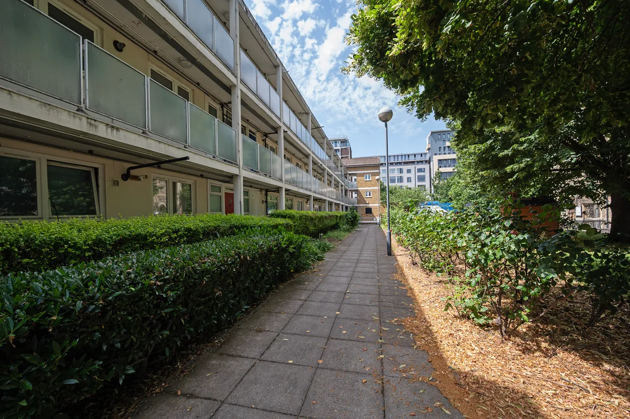 25 Butfield House, Stevens Avenue, London, photo 11